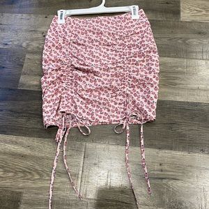 Scrunched floral mini skirt